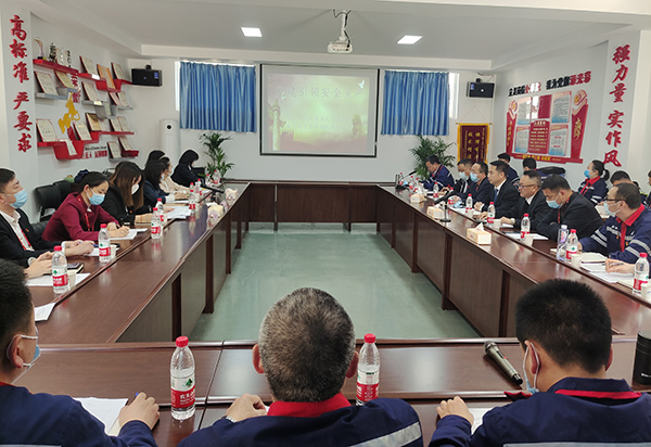 第九黨支部召開外場隊(duì)黨小組黨建引領(lǐng)安全生產(chǎn)專題會(huì)議.jpg