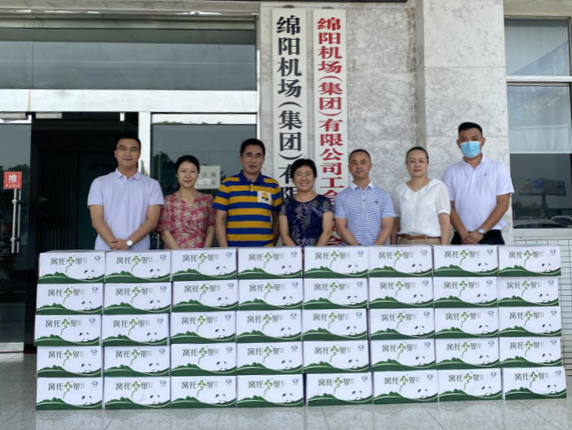 1660880922779305.png 中國(guó)人壽財(cái)產(chǎn)保險(xiǎn)公司來(lái)本場(chǎng)開展“夏季送清涼”活動(dòng).png