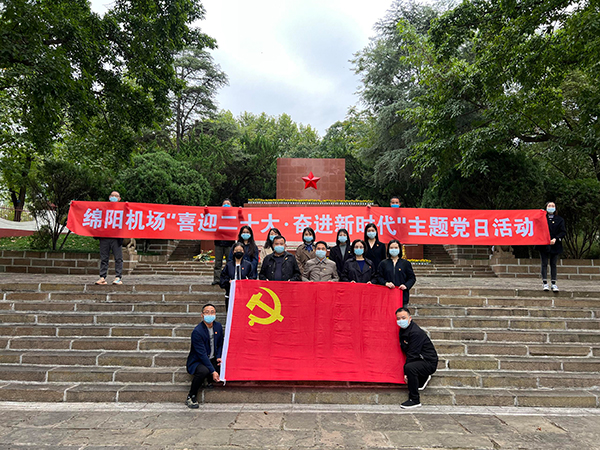 第一、第十三、第十七黨支部聯(lián)合開展“喜迎二十大·奮進新時代”主題黨日活動.jpg